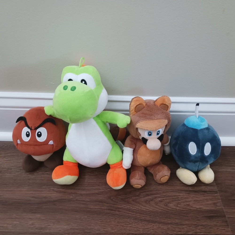 Nintendo Super Mario Plush Lot Yoshi Tanooki Mario Goomba Bob-omb 4pc Set
